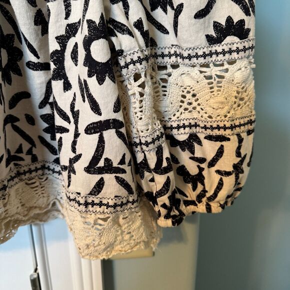 Christian Siriano Sz M Shirt Linen Blend Cream w Black Flowers Crochet Trim Boho - Picture 6 of 7